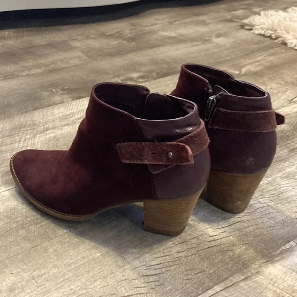 Perfect Fall Booties - used - Picture 2 of 4
